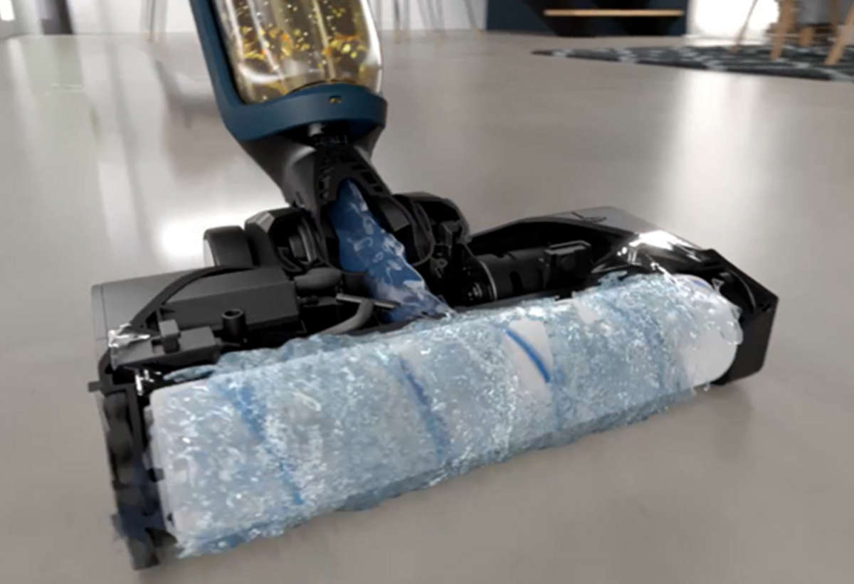 Απεικονίζεται η άκρη της σκούπας.